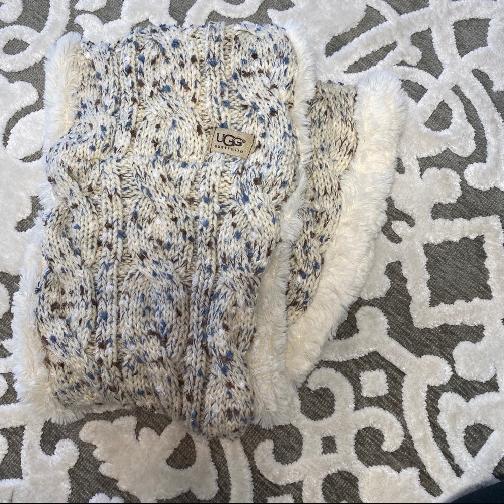 Ugg fluffy scarf